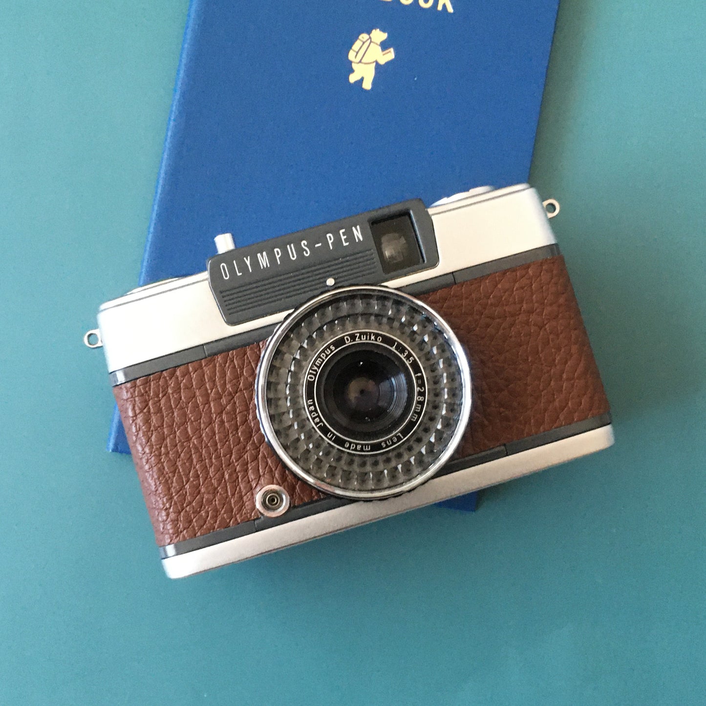 Vintage Film Camera Olympus PEN EE-2 35mm | Woody Brown