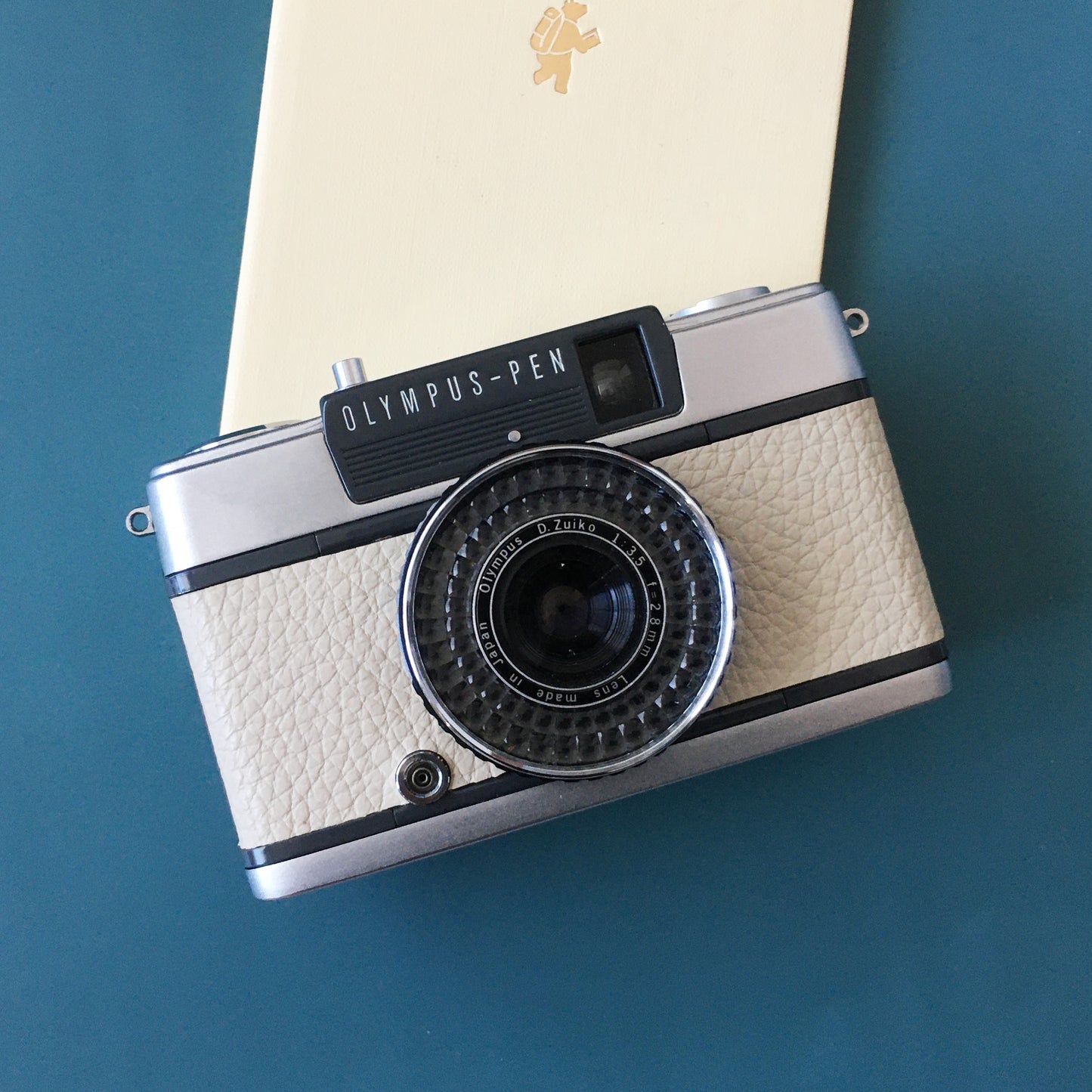 Vintage Film Camera Olympus PEN EE-2 35mm | Ivory