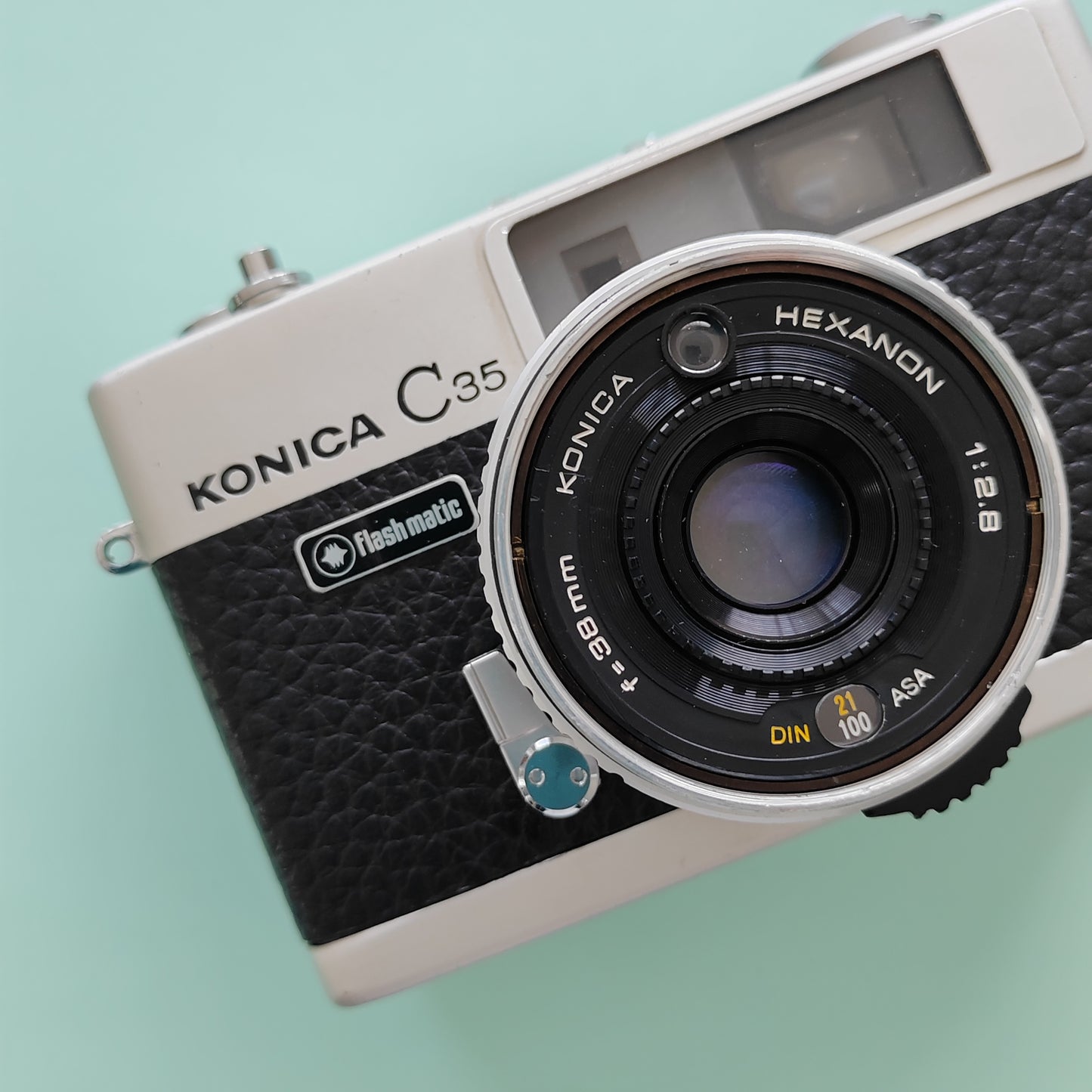 Vintage 35mm Film Camera KONICA C35 | Jet Black Leather