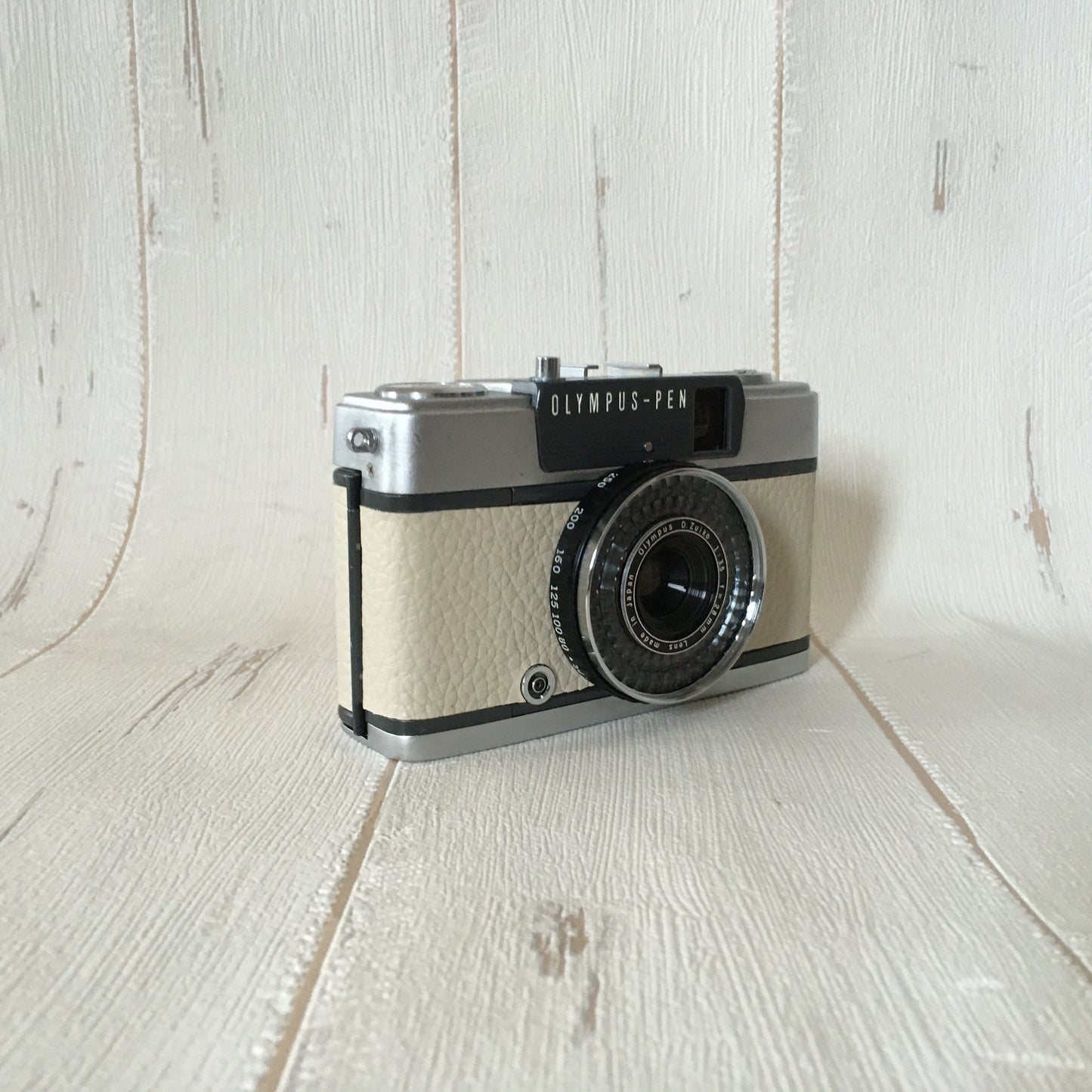 Vintage Film Camera Olympus PEN EE-2 35mm | Ivory