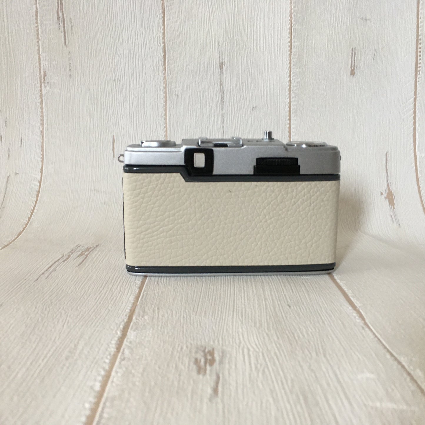 Vintage Film Camera Olympus PEN EE-2 35mm | Ivory