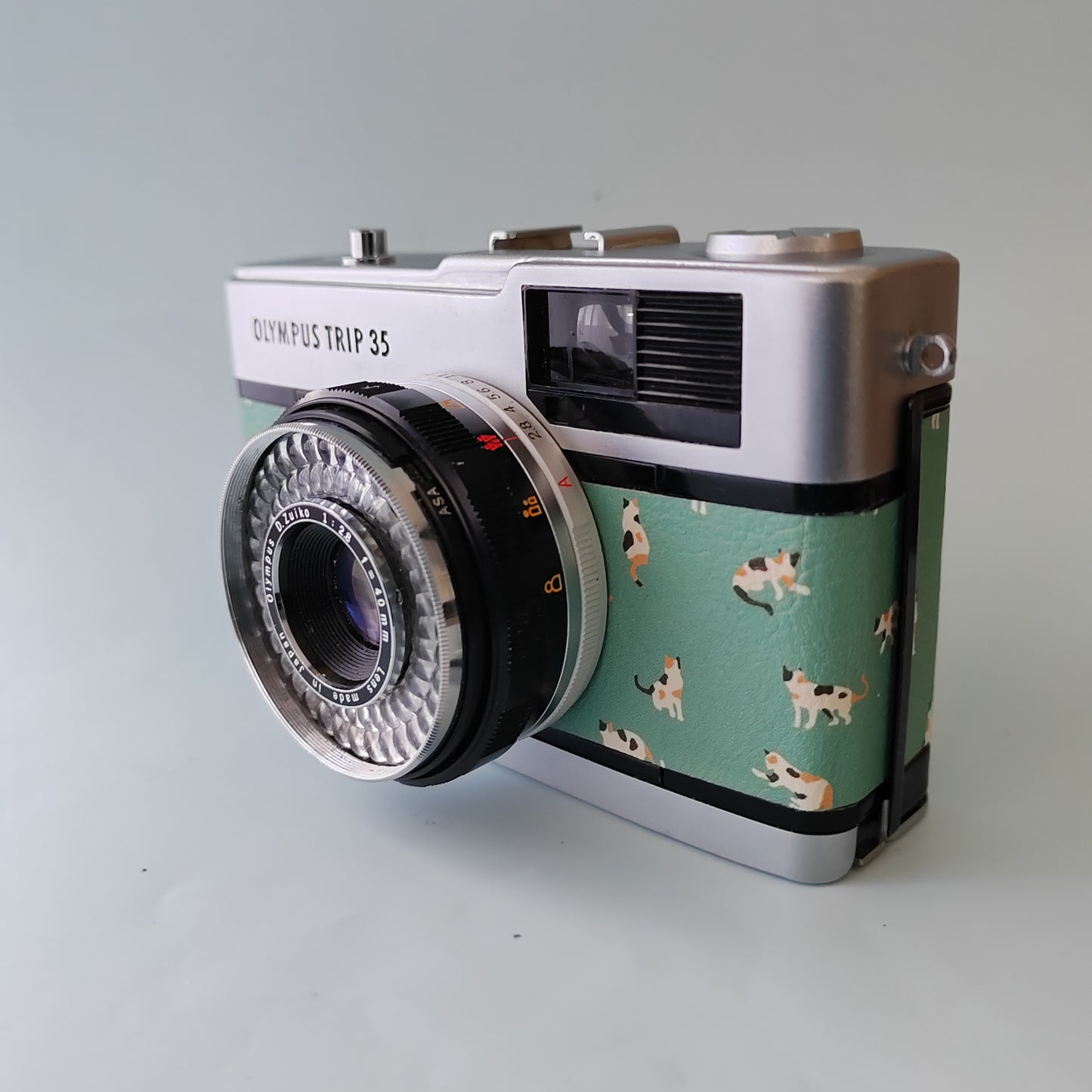 Vintage Film Camera Olympus Trip 35 35mm | Cat-Pattern Green Leather