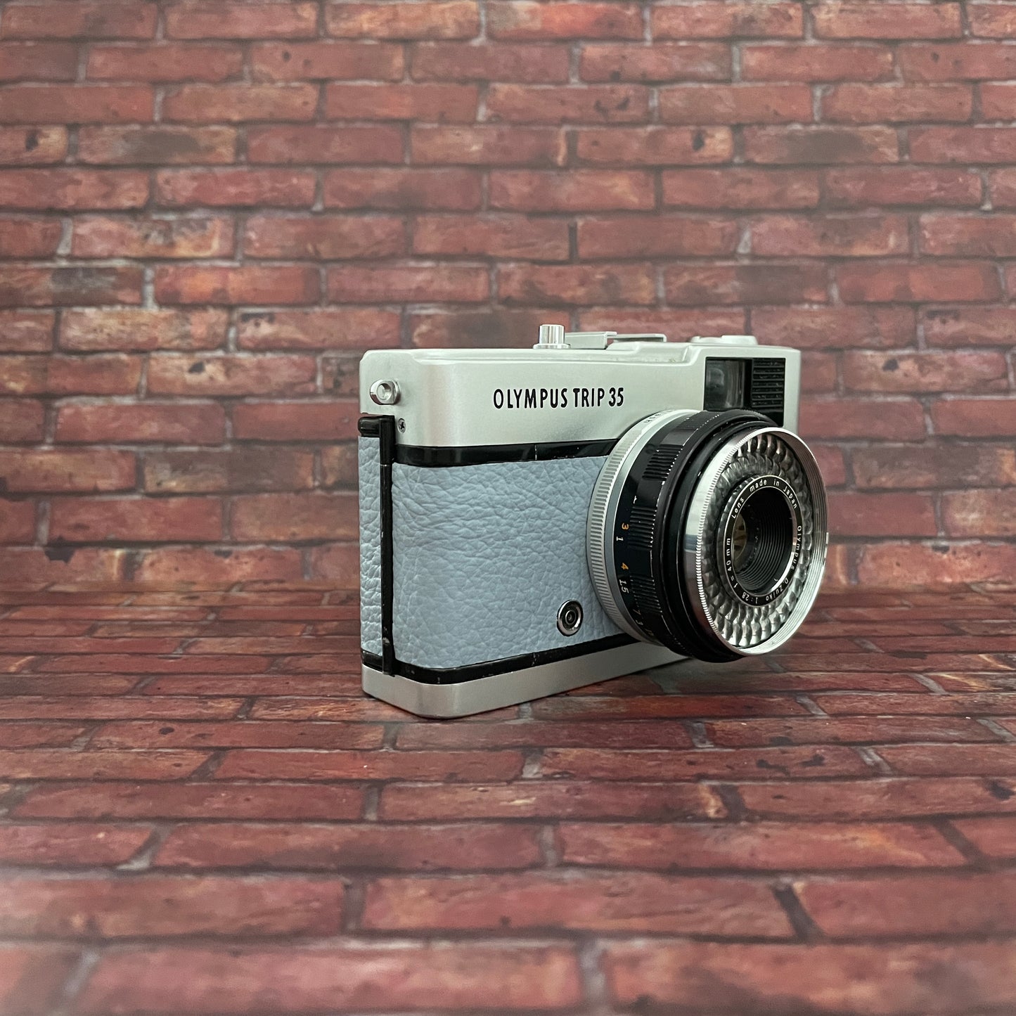 Olympus TRIP35  with light steel leather