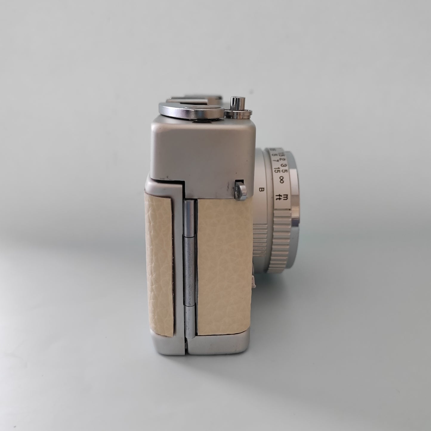Vintage 35mm Film Camera KONICA C35 | Ivory