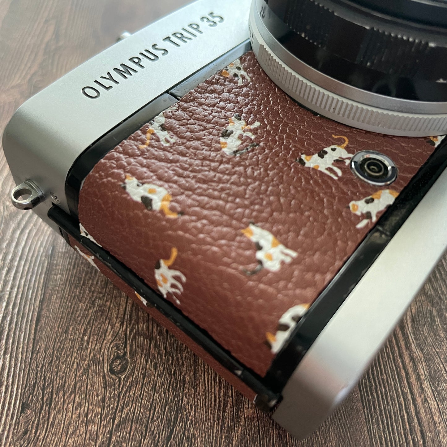 Olympus  TRIP35  with cat pattern brown leather