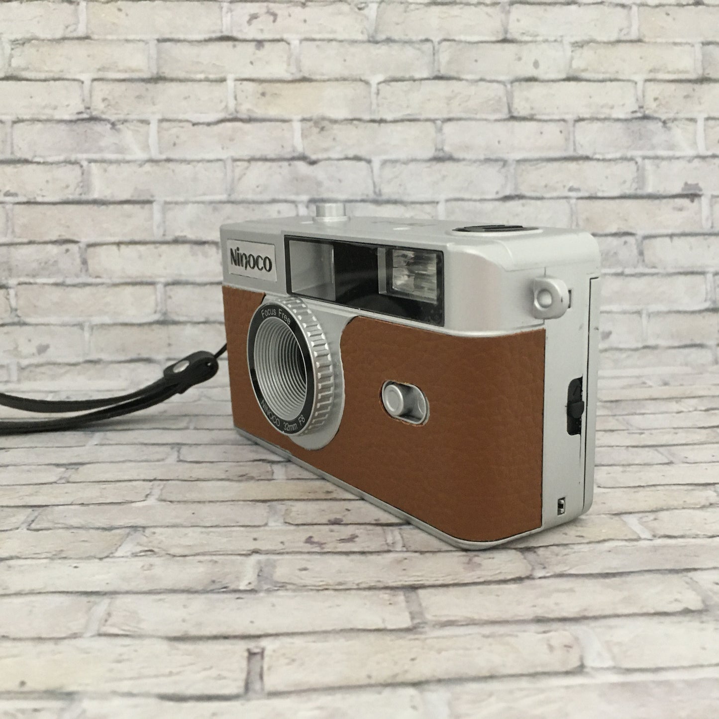 Point & shoot ! Brand new 35mm film camera with cinnamon brown leather