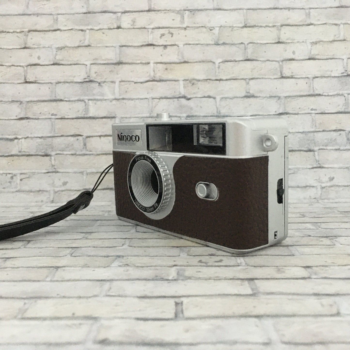 Point & shoot ! Brand new 35mm film camera with chocolate brown leather