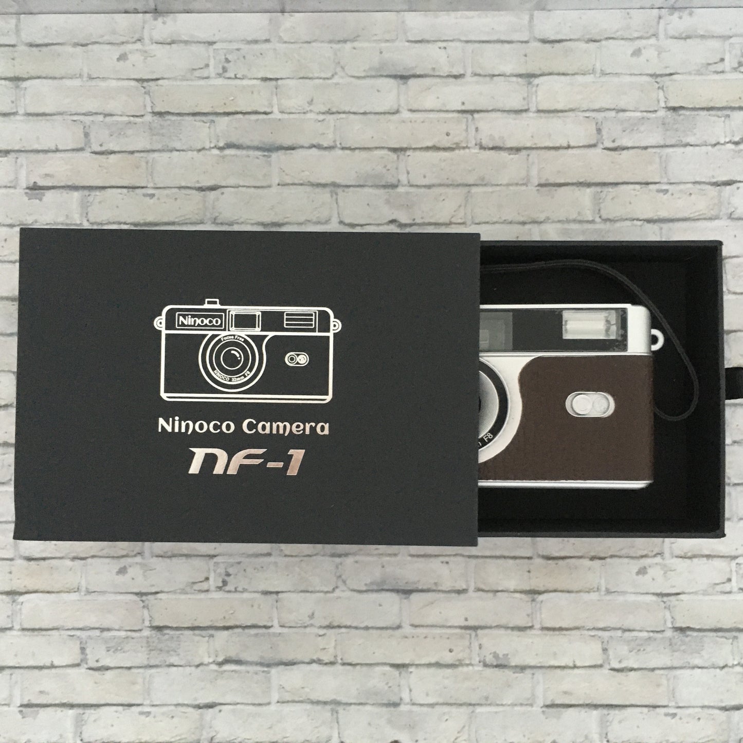 Point & shoot ! Brand new 35mm film camera with chocolate brown leather
