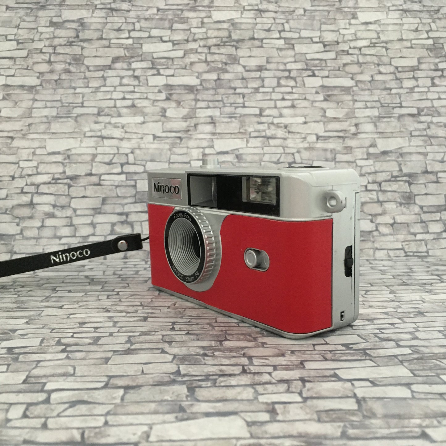 Point & shoot ! Brand new 35mm film camera with vivid red leather