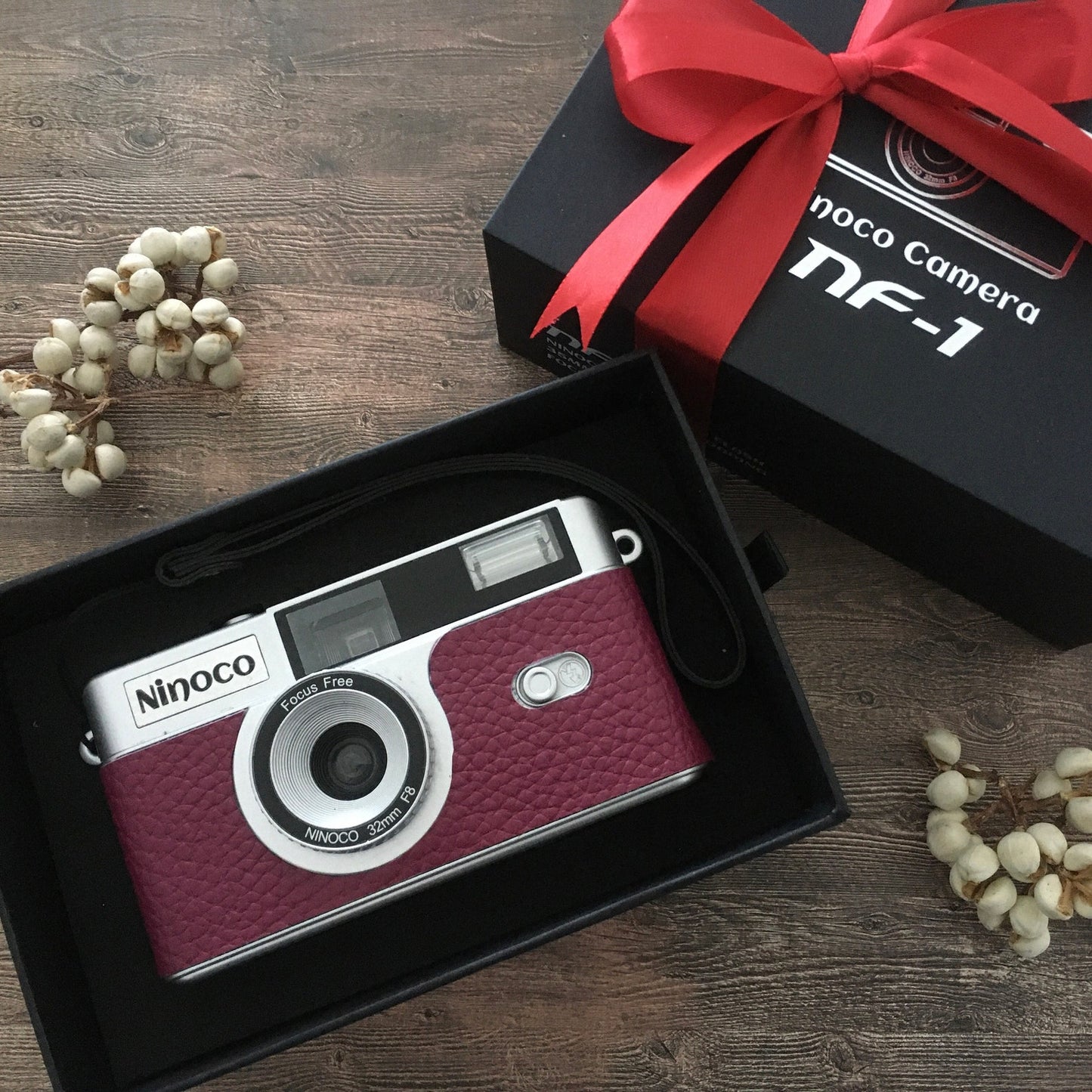 Point & shoot ! Brand new 35mm film camera with raspberry leather